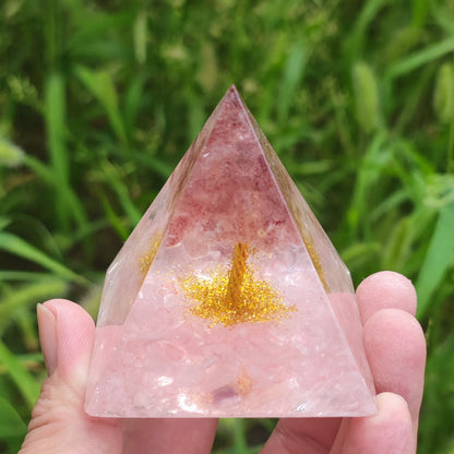 Natural Stone Energy Healing Meditation Pyramid