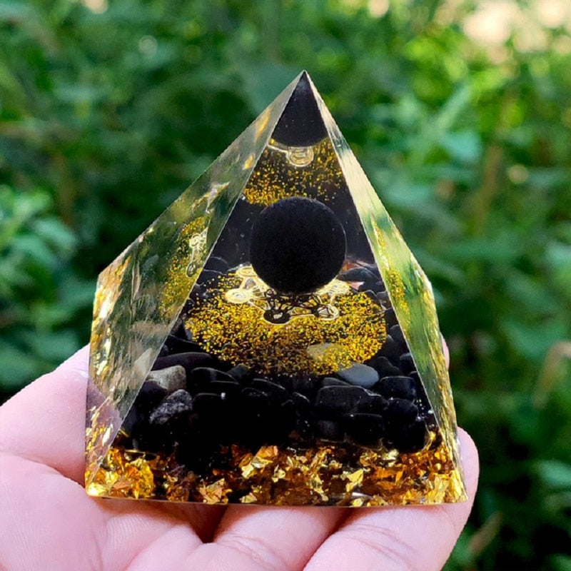 Natural Stone Energy Healing Meditation Pyramid