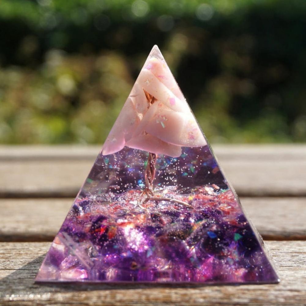 Natural Stone Energy Healing Meditation Pyramid